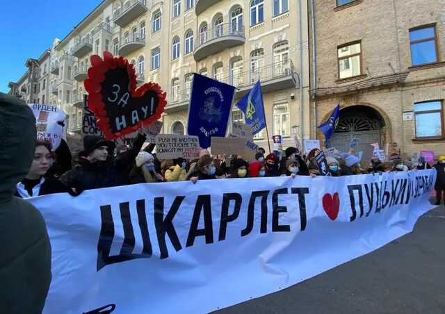 Сотни студентов митингуют на Банковой, требуя отставки Шкарлета