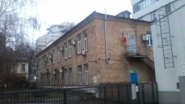 В Киеве лицей при посольстве Франции прерывает занятия и временно закрывается