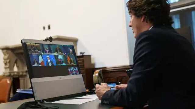 Трюдо введет первый в истории Канады режим чрезвычайной ситуации