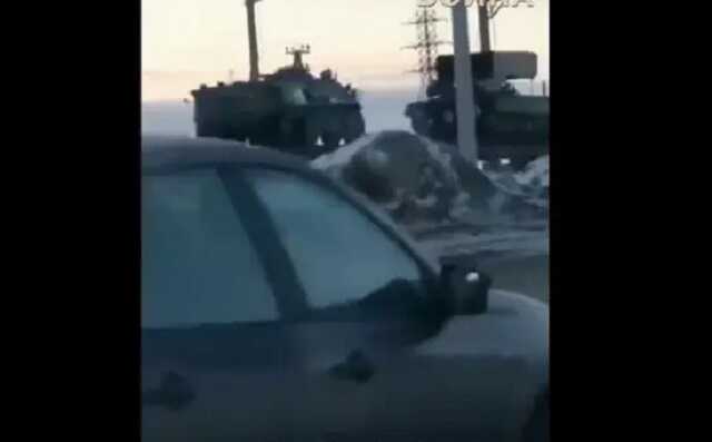 В соцсетях публикуют видео российской военной техники возле украинской границы