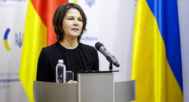 Мы готовы к гибридным формам нападения на Украину, - Бербок