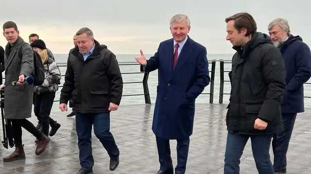 Ахметов в "день вторжения" приехал в Мариуполь