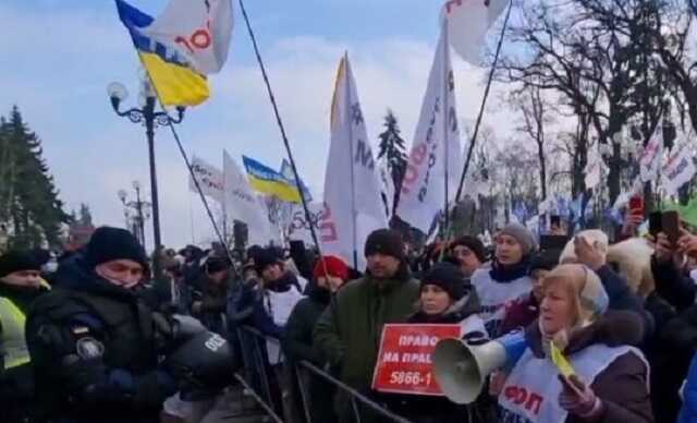 Протестующие в Киеве ФОПы пришли под Раду