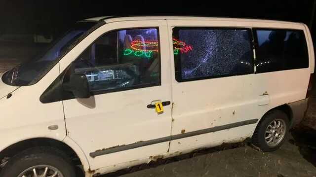 Под Львовом пьяный парень открыл огонь по микроавтобусу с людьми