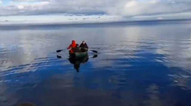 На Киевском море детей унесло на льдине на полкилометра от берега