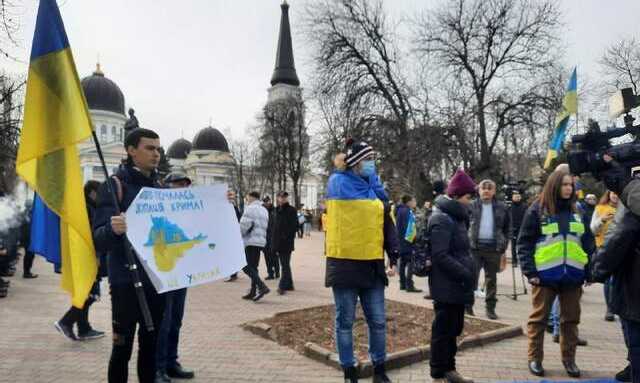 Тысячи людей с украинскими флагами: в Одессе прошел масштабный Марш единения