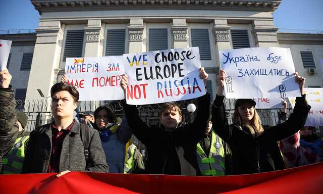 В Киеве под посольством РФ появилось "кладбище оккупантов"