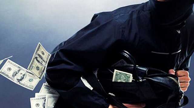 В Киеве у клиента обменника отобрали около 700 тысяч гривен