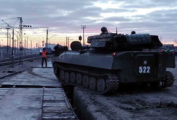 Беларусские танки перешли границу Украины — CNN