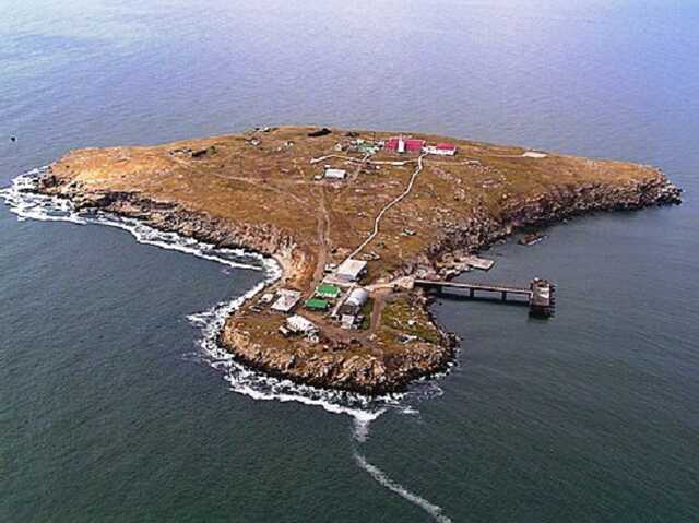 "Шансы выжить равны нулю": Війська РФ погрожують прикордонникам на острові Зміїний