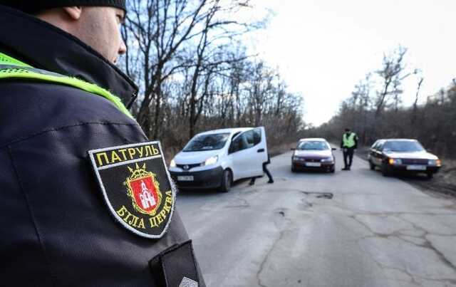 Полиция просит сообщать о подозрительных лицах на улицах: на что обязательно обратить внимание