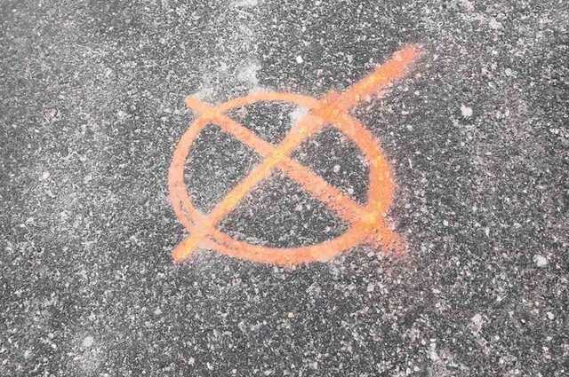 Полиция Киевщины показала знаки, используемые диверсантами для информирования армии РФ