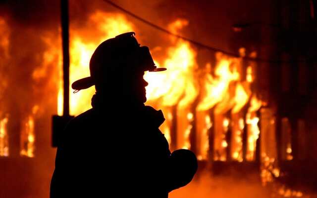 В Киеве вспыхнула многоэтажка: возможно большое количество жертв