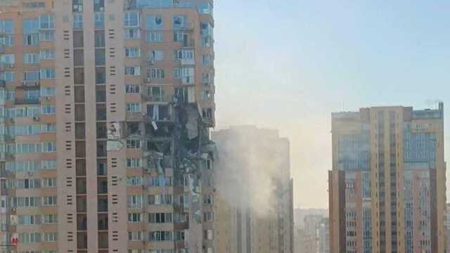 Попадание ракеты в многоэтажку в Киеве: жертв и пострадавших нет