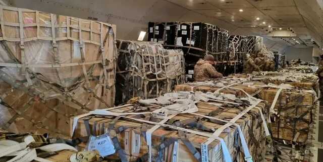 В Украину прибыло противотанковое оружие, средства ПВО, боеприпасы, автомобили