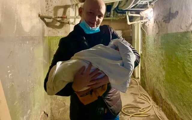 "Під гуркіт та завивання сирен": У бомбосховищі столичного пологового будинку народилася дівчинка