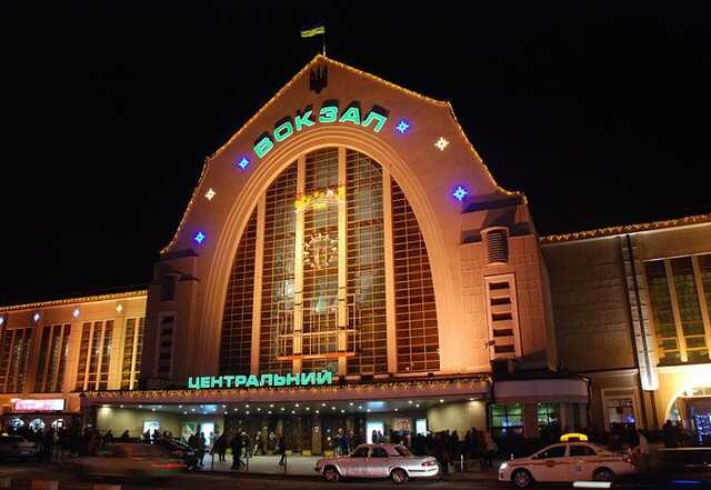 В Киеве эвакуируют железнодорожный вокзал: неподалеку обстрел