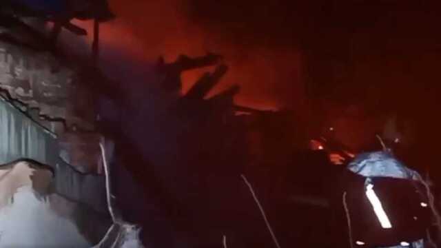 В Сумах под завалами домов нашли тело мужчины без головы