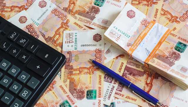 «На валютном рынке произойдет катастрофа»: Госбанки РФ подняли курс доллара выше 100 рублей