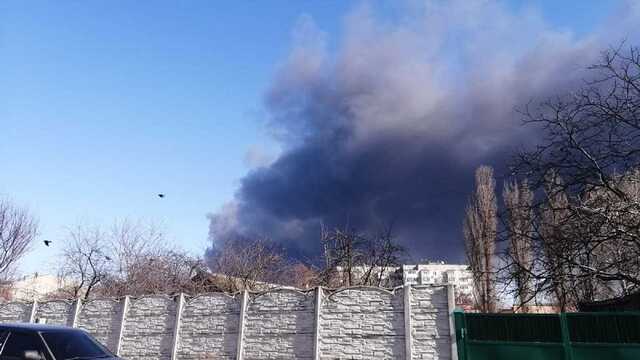 Враг беспощадно обстреливает Чернигов: горит Эпицентр