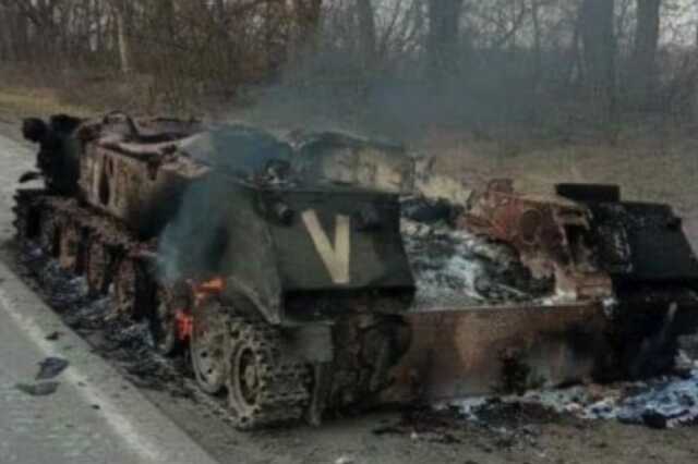 Вместо цветов – "коктейли Молотова": в сети наглядно показали, как встречают оккупантов в Украине