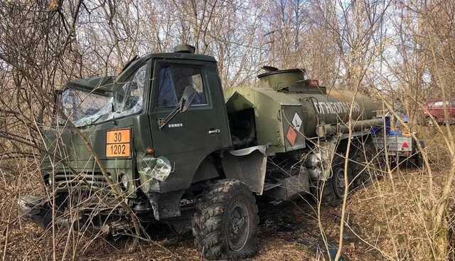 На Черниговщине местные жители остановили российский бензовоз: врагу устроили "ловушку"