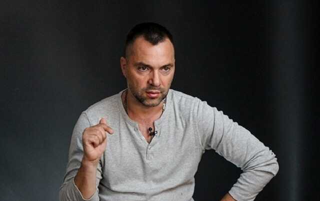 Россия начала наносить удары ракетными комплексами "Искандер", – Арестович