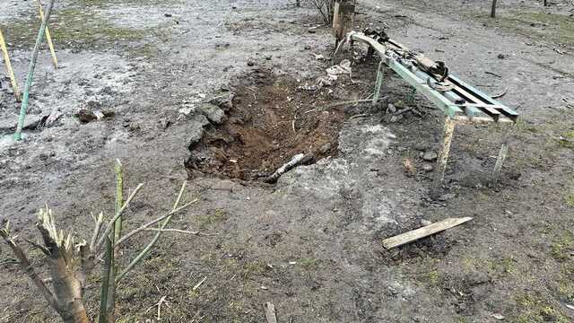 Разорванные дома и разбитые машины: ужасные последствия авиаудара по Ирпеню