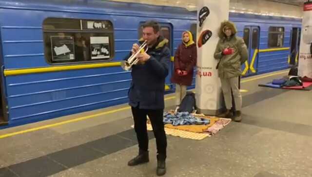В метро Киева мужчина исполнил гимн Украины