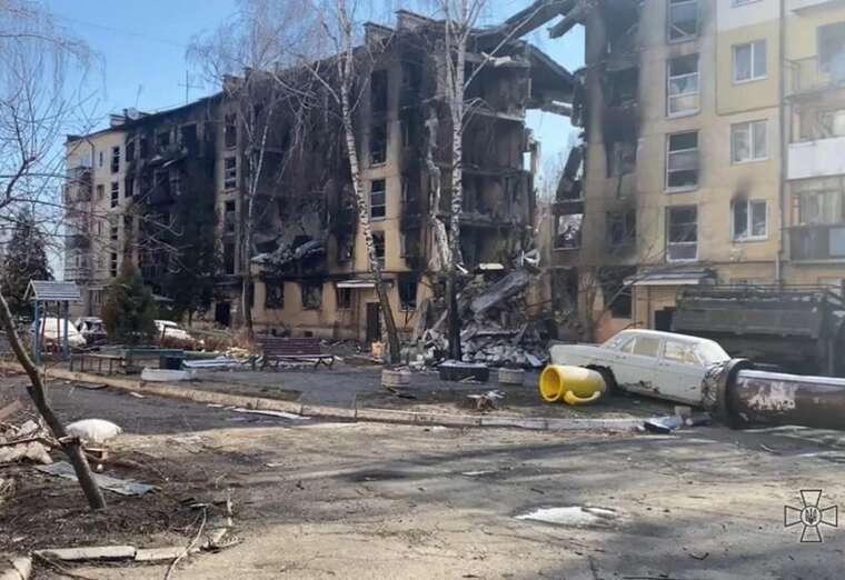 Бой в Гостомеле: Город завален трупами российских оккупантов и разбитой техникой