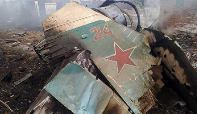 В Чернигове сбитый самолет упал на жилой дом