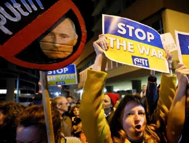 Пока премьер Израиля общался с Путиным, граждане страны требовали санкций против России