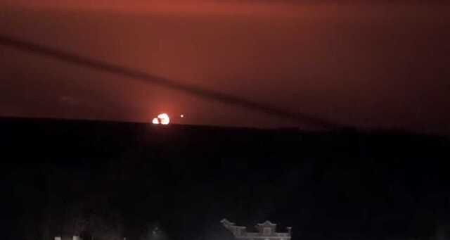 Появилось видео, как горит сбитый под Киевом самолет