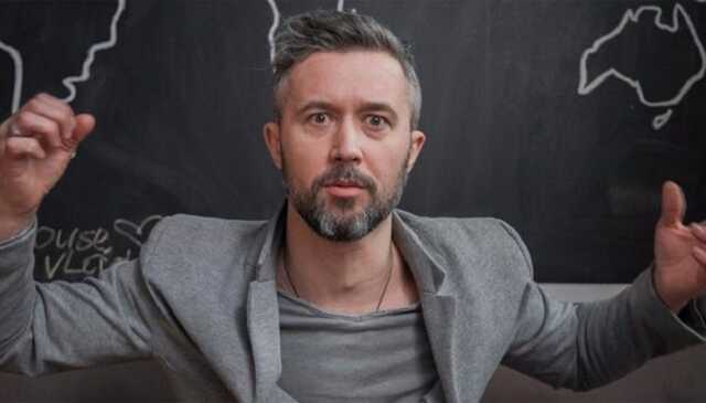 «Мурашки…слёз нет!» Сергей Бабкин из бомбоубежища зачитал стихи, обращенные к воинам ВСУ