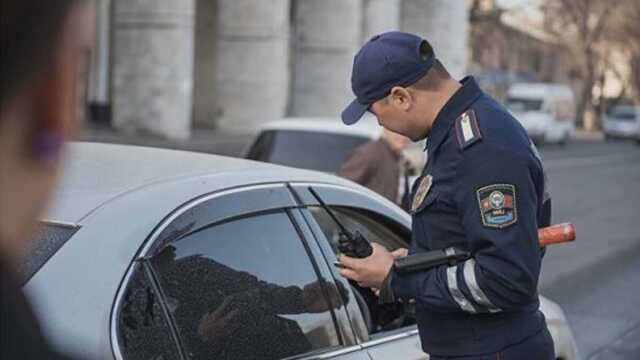 В Кыргызстане водителей штрафуют за наклейки-символы оккупантов России "Z"