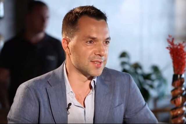 "Вы для нас и есть Украина", – Арестович трогательно поздравил женщин с 8 Марта