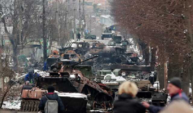 Собаки розтягують трупи: жителі Бучі в заручниках і не можуть навіть поховати загиблих