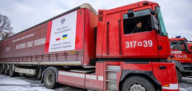 Колона з гуманітарною допомогою Маріуполю тимчасово зупинилась через бойові дії