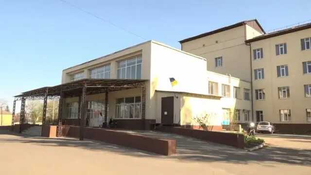 Оккупанты разбомбили городскую больницу Изюма