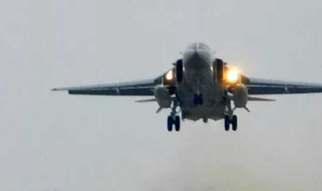 Путин уничтожает своих летчиков? Разведка сообщила о странностях с парашютами