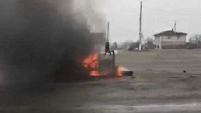 В Херсонской области россияне расстреляли авто, оно дотла сгорело: погибла женщина