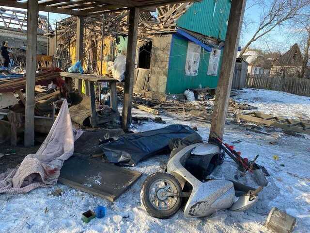 На Киевщине оккупанты сбросили бомбы на мирные дома, погибла женщина, есть раненые