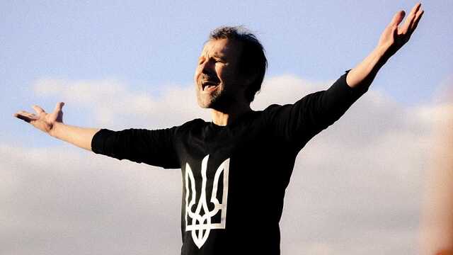 Вакарчук спел о войне возле памятника Дюку де Ришелье в Одессе