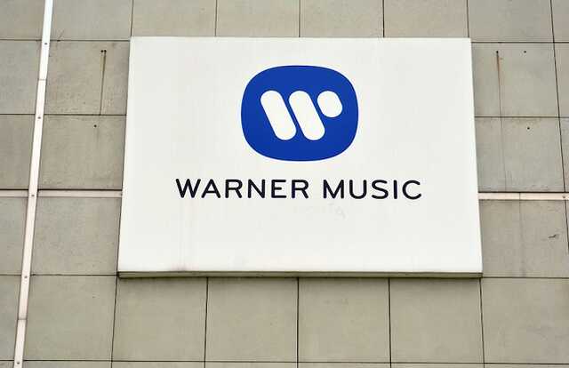 Компании Warner Music Group и Sony Music Group приостанавливают работу в Россию