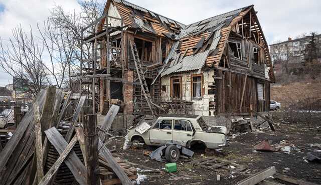 Авиаудар по частным домам в Житомире. Кадры разрушений