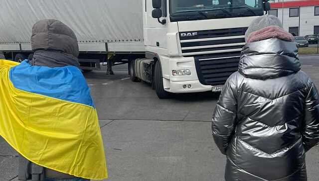 Активисты блокируют польскую границу для российских и белорусских грузовиков