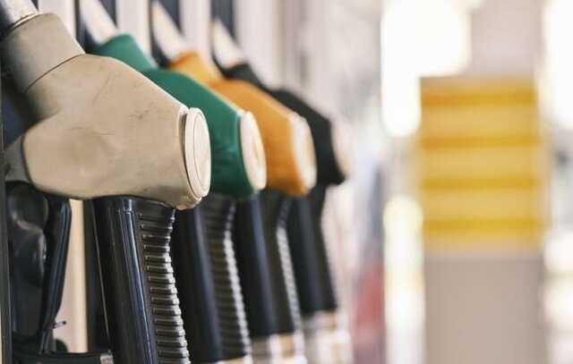 Зеленский пообещал, что в Украине отменят НДС и акциз на горючее