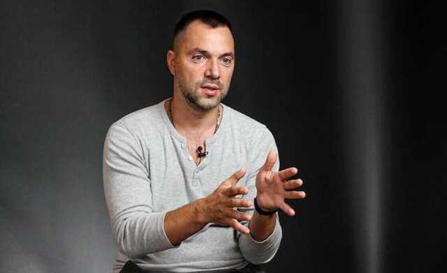 Можно не волноваться, все силы разбиты, – Арестович о возможности наступления на Киев