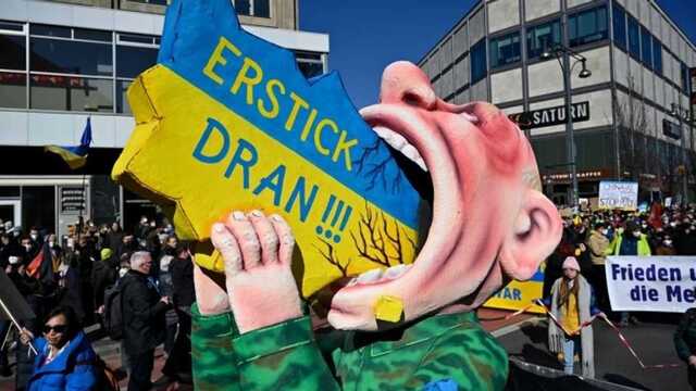 На митинг в поддержку Украины в Берлине пришло 20 тысяч человек