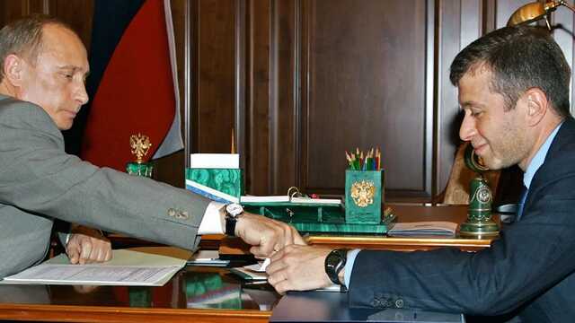 ЕС обсуждает введение персональных санкций против Абрамовича и еще 14 влиятельных россиян